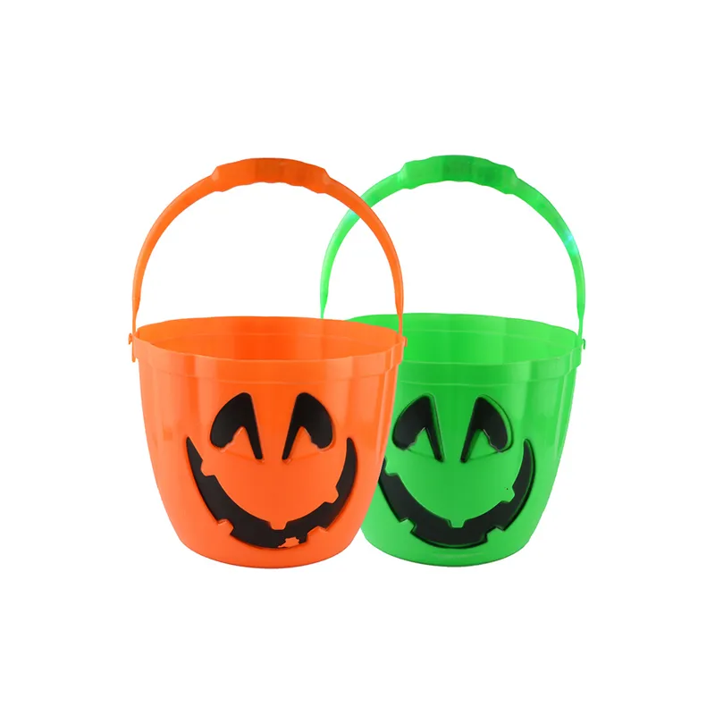 ハロウィーンの装飾：屋内と屋外の装飾