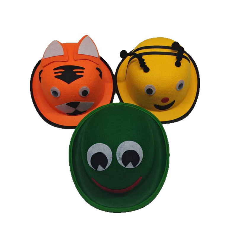 子供の動物キャラクターの丸い帽子