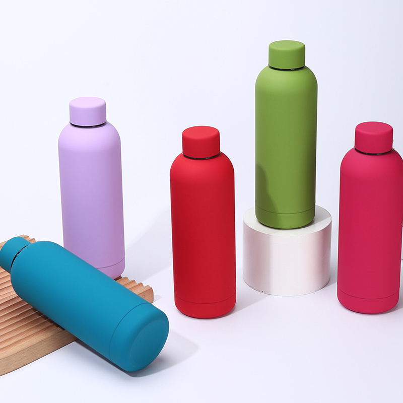 カラフルなステンレス製ウォーターボトル